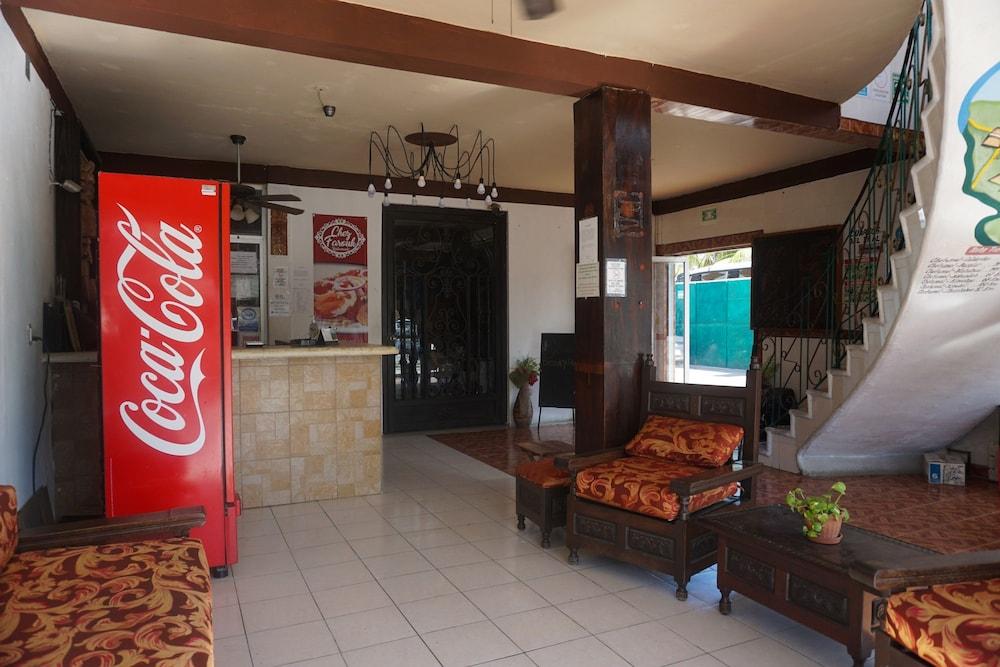Hotel Real Azteca Chetumal Exterior photo