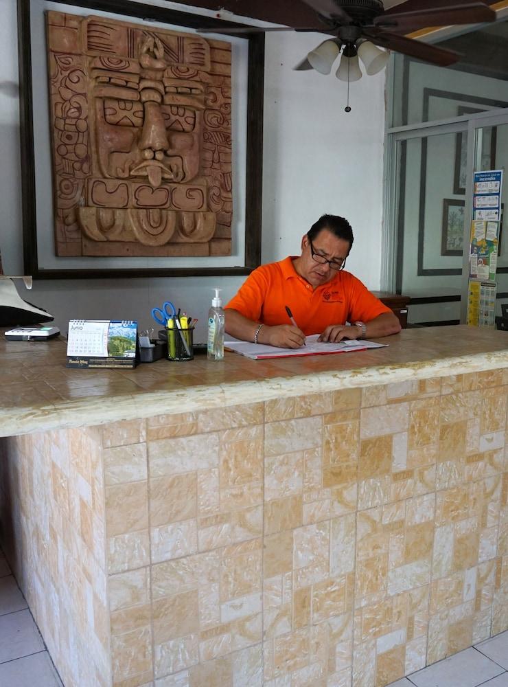 Hotel Real Azteca Chetumal Exterior photo